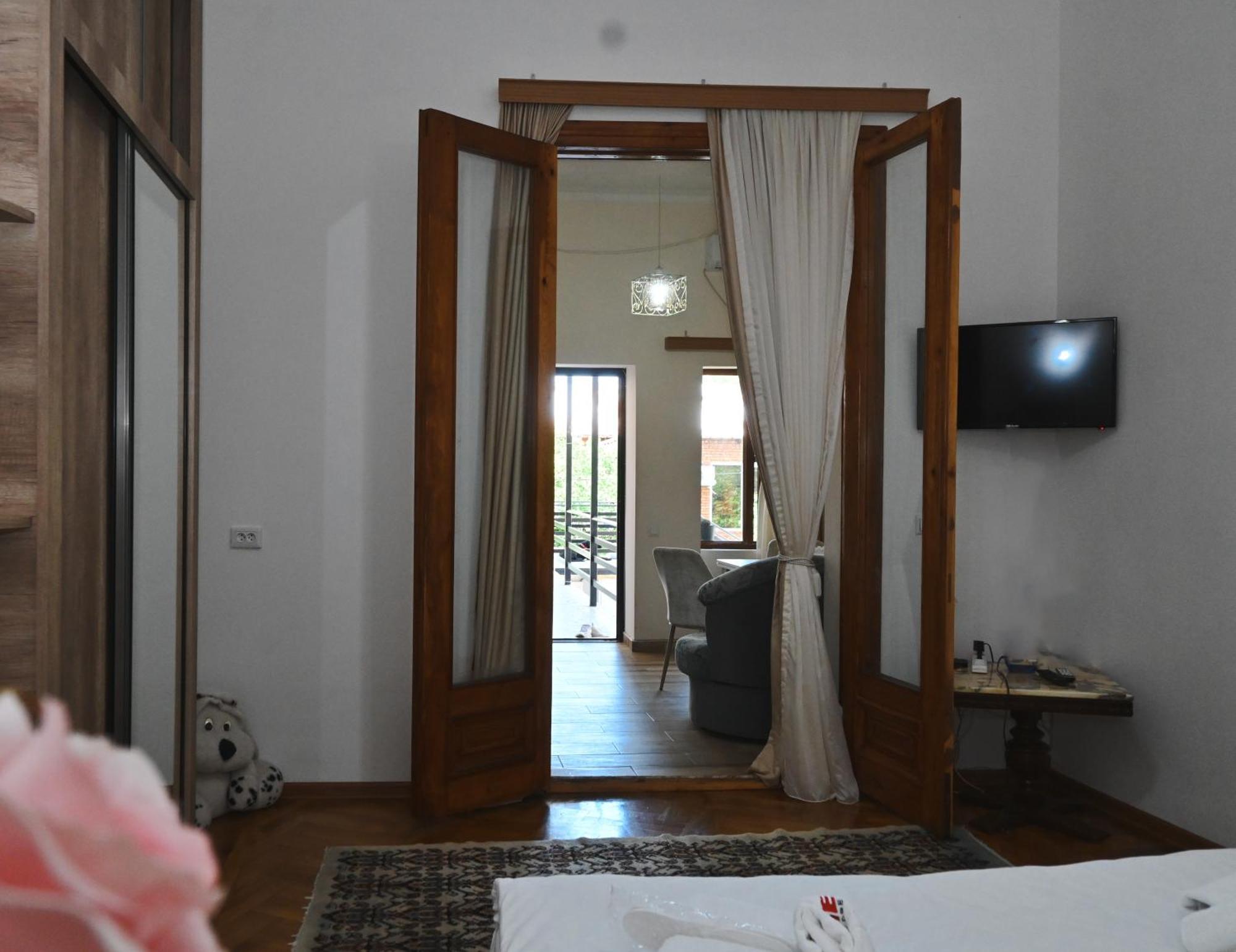 Jerusalem Merkaz Hotel Кутаїсі Екстер'єр фото